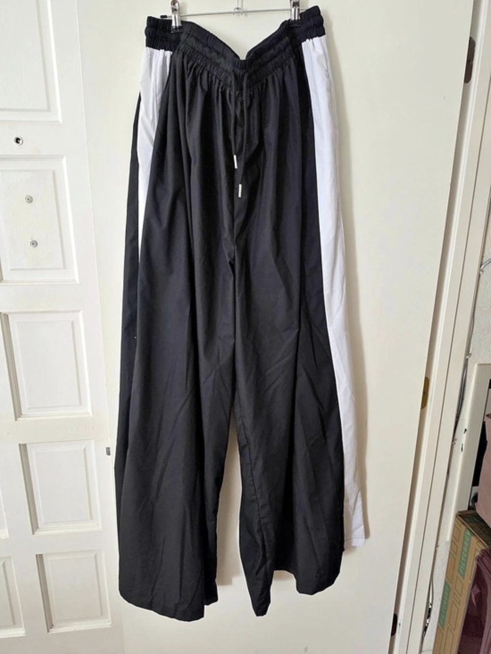 Love & Highlight Wide Leg Track Pants in Black & White Size 2XL Like New